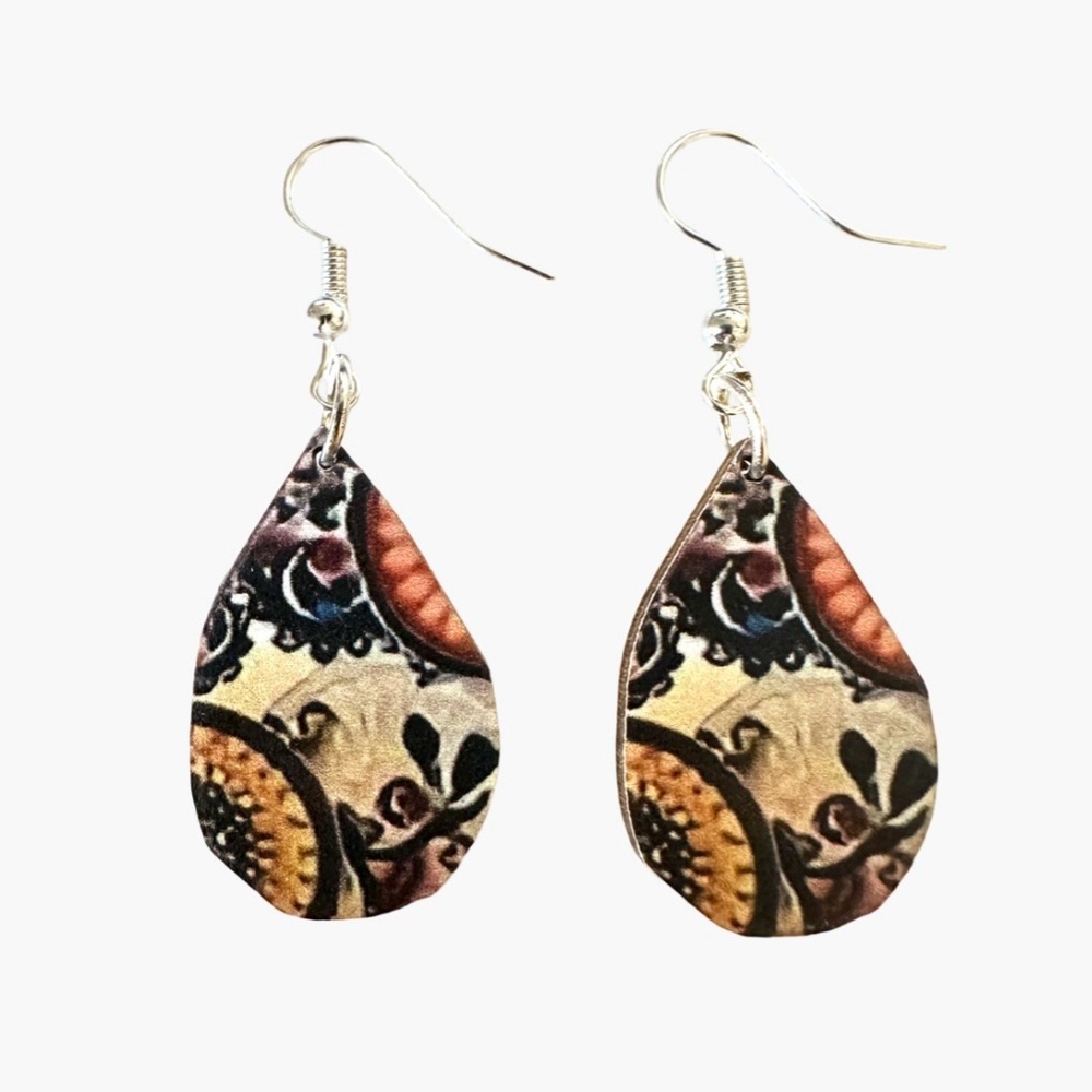 ⭐️ 5 for $25 Bohemian Wood Abstract Teardrop Hoop Earrings - Picture 2 of 7